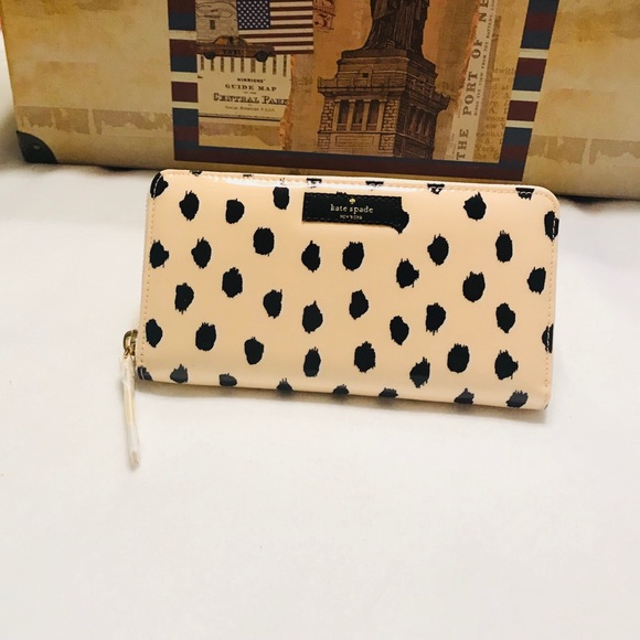 kate spade Handbags - Kate Spade Daycation Neda Wallet